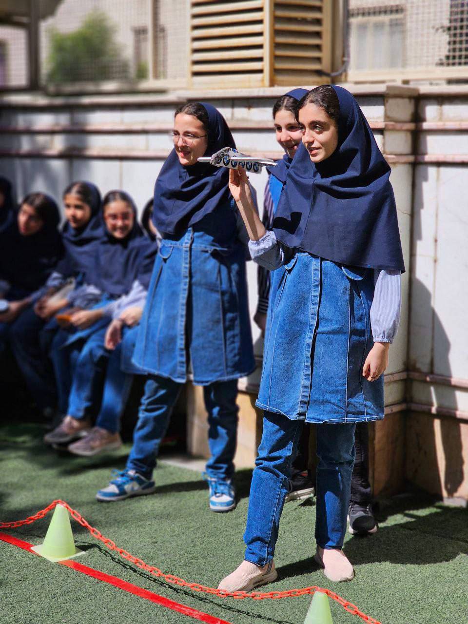 برگزاری جشنواره علمی پژوهشی در دبستان شایستگان